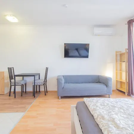 Corvin Modern With Ac, Parking *