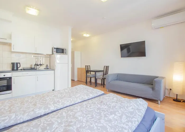 Corvin Modern With Ac, Parking
